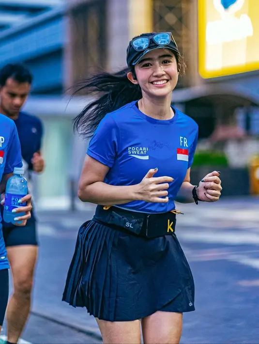 Adapun artis wanita Indonesia yang ikut dalam acara Tokyo Marathon tersebut adalah Febby Rastanty. Bintang sinetron ‘Putih Abu-Abu’ itu juga berhasil menyelesaikan race dan mendapatkan medali. Febby mengungkapkan jika dirinya memang sangat menyukai lari. Sebelumnya, perempuan 27 tahun itu juga sudah beberapa kali mengikuti ajang lari lainnya. (Liputan6.com/IG/@febbyrastanty)
