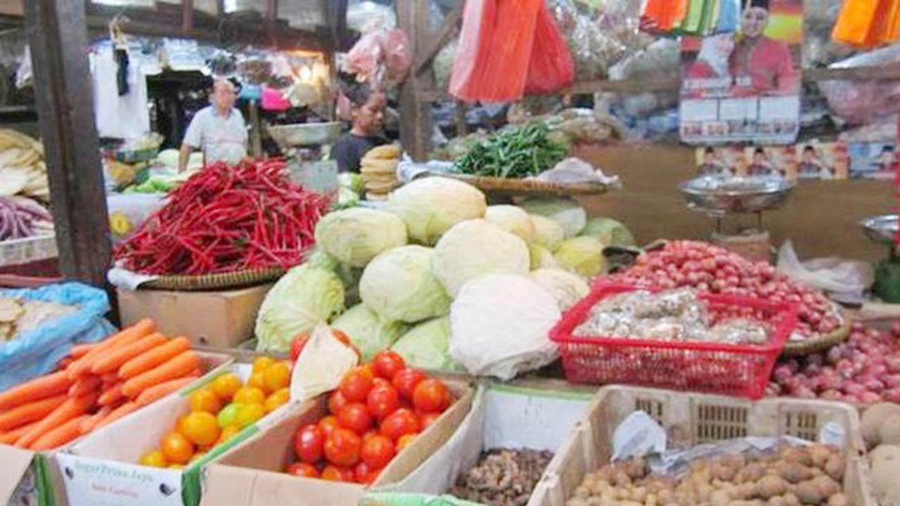 Mendag Enggartiasto Lukita memastikan harga bahan pangan pada akhir tahun tidak akan naik signifikan.