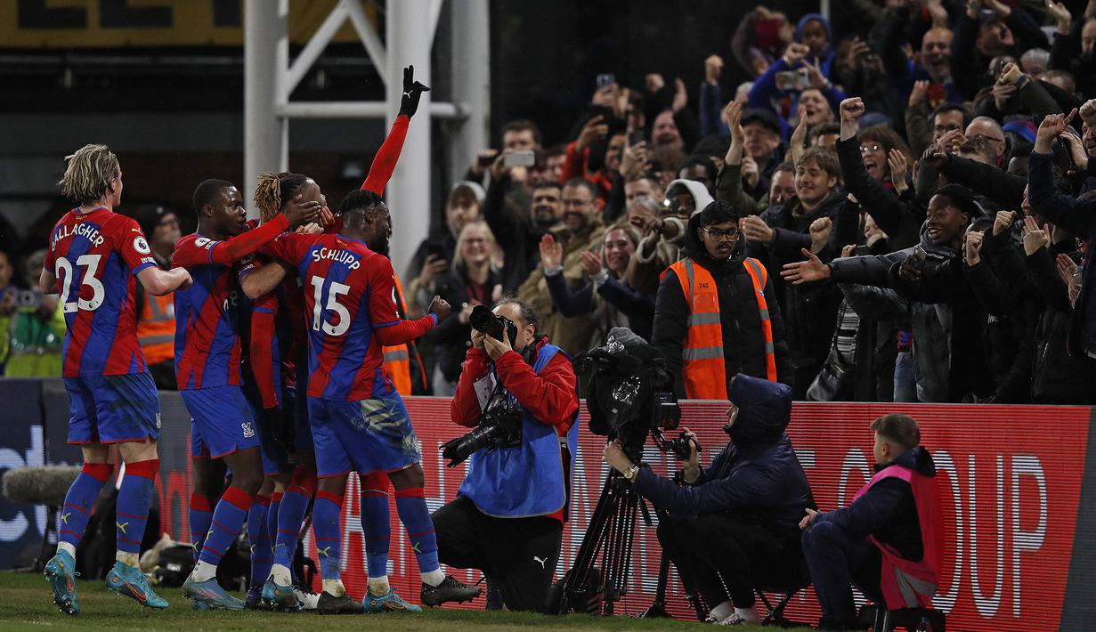 Keunggulan Crystal Palace 3-0 pun bertahan hingga akhir pertandingan. Hasil tersebut membuat The Eagles menempati posisi kesembilan klasemen. (AFP/Adrian Dennis)
