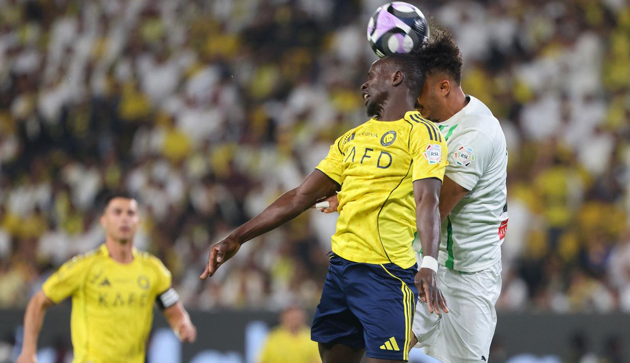 Sadio Mane menjadi pencetak gol lain dalam laga tersebut. Mane sukses menggetarkan gawang Al-Najma dua kali pada menit ke-45+9 dan ke-90+5. (AFP/Fayez Nureldine)