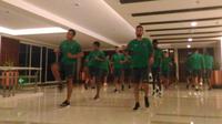Pemain Timnas Indonesia langsung menjalani latihan ringan begitu tiba di Hotel Grand Four Wings, Bangkok, Thailand, Kamis (15/12/2016) malam waktu setempat. (PSSI)