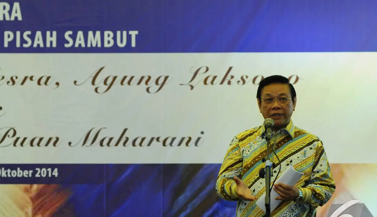 Mantan Menko Kesra Agung Laksono memberikan pidato usai serah terima jabatan, Jakarta, Selasa (28/10/2014). (Liputan6.com/Andrian M Tunay)