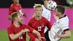 Jeman melakoni pertandingan uji coba pertamanya menjelang Euro 2020 (Euro 2021) di Tivoli Stadium Tirol, Innsbruck, Austria, Kamis (3/6/2021). Sayangnya mereka hanya mendapatkan hasil seri (1-1) melawan Denmark. (Foto: AP/Pool/Frederico Gambarini)