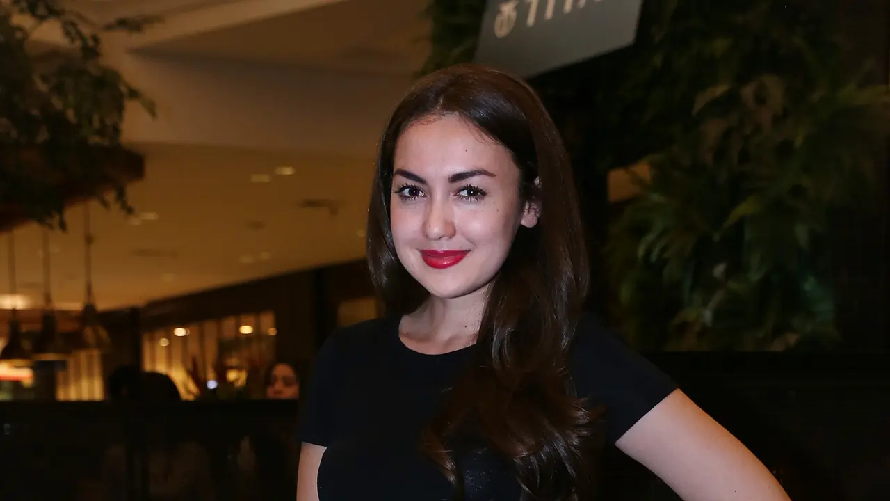 [Bintang] Rianti Cartwright
