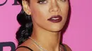 Rihanna |via: theglamourouslife.com