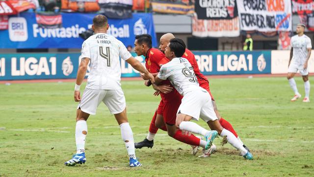 Pertandingan BRI Liga 1 antara Persija melawan Persib
