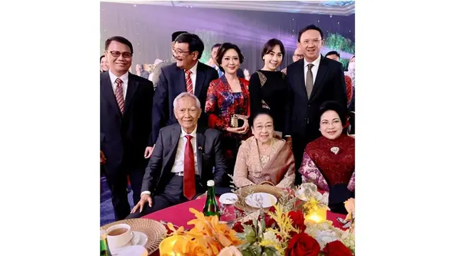 6 Potret Puput Nastiti Istri Ahok di Resepsi Pernikahan Cucu Megawati, Berkarisma