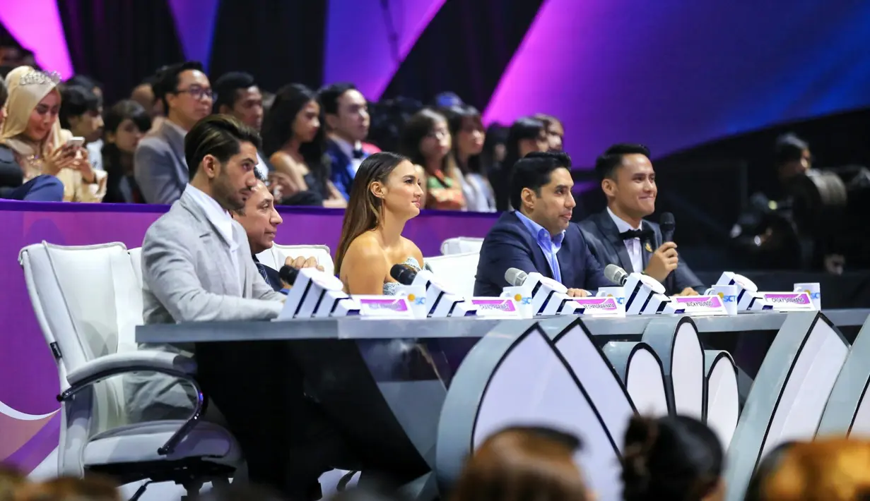 Miss Celebrity Indonesia 2016 dipilih oleh para dewan juri yang kompeten dibidangnya. Diantaranya, Choky Sitohang, Chand Parwez, Reza Rahadian, Nadine Chandrawinata, dan Wicky Olindo. (Adrian Putra/Bintang.com)