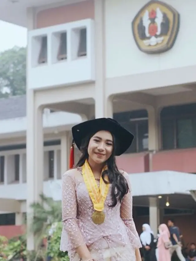 6 Potret Prawita Sari, Adik Ipar Siti Badriah yang Tak Kalah Memesona