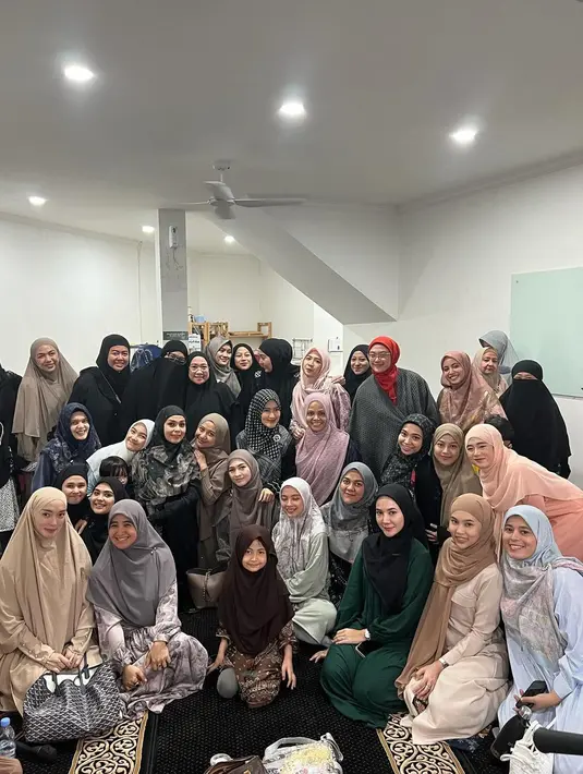 Zaskia Gotik berhijab [Instagram/zaskia_gotix]