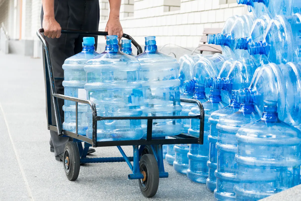 Inilah Mengapa Air Minum Isi Ulang Kerap Bermasalah (2p2play/Shutterstock)