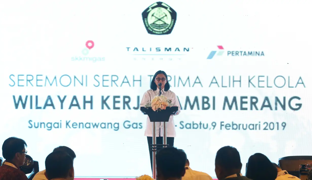 Deputi Perencanaan SKK Migas, Jafee Suardin menyampaikan sambutan saat hadir pada Seremoni Serah Terima Alih Kelola Wilayah Kerja Jambi Merang di Sungai Kenawang Gas Plant, Sumatera Selatan, Sabtu (9/2). (Liputan6.com/Helmi Fithriansyah)