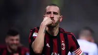 Selebrasi Leonardo Bonucci usai mencetak gol untuk AC Milan ke gawang Crotone. (MARCO BERTORELLO / AFP)