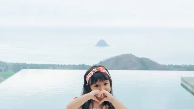 Potret Gemas dan Lucunya Chloe, Anak Asmirandah yang Sudah Pintar Pose. (instagram/chloeemmanuellevanwattimena)