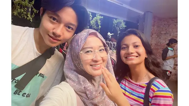 Akui Masuk Kriteria Calon Mantu, Ini 5 Potret Ratu Sofya dan Okie Agustina