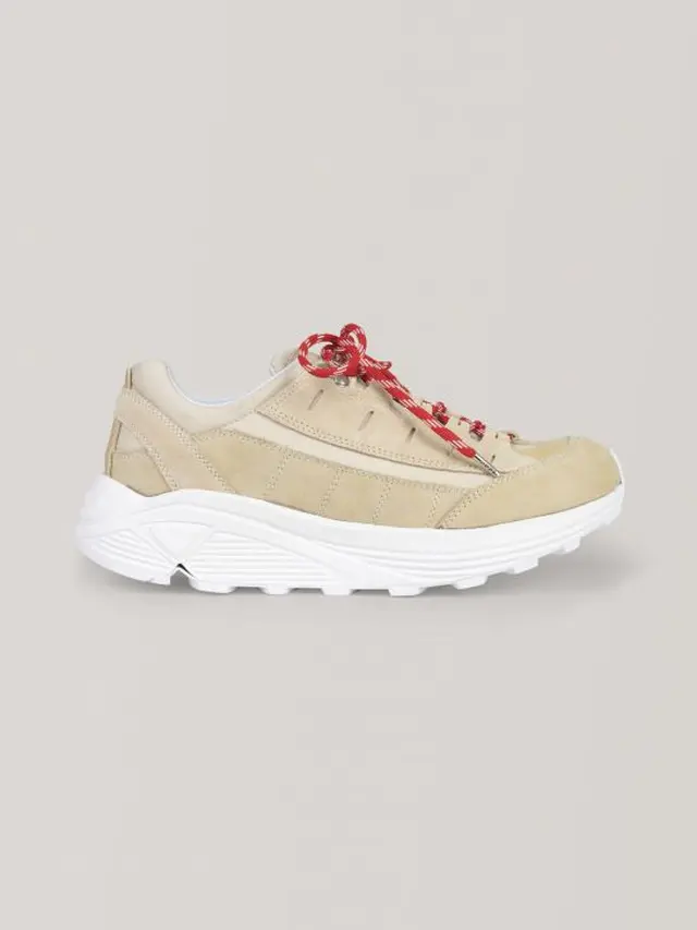 Panduan Gaya Terkini dengan Colorful Sneakers