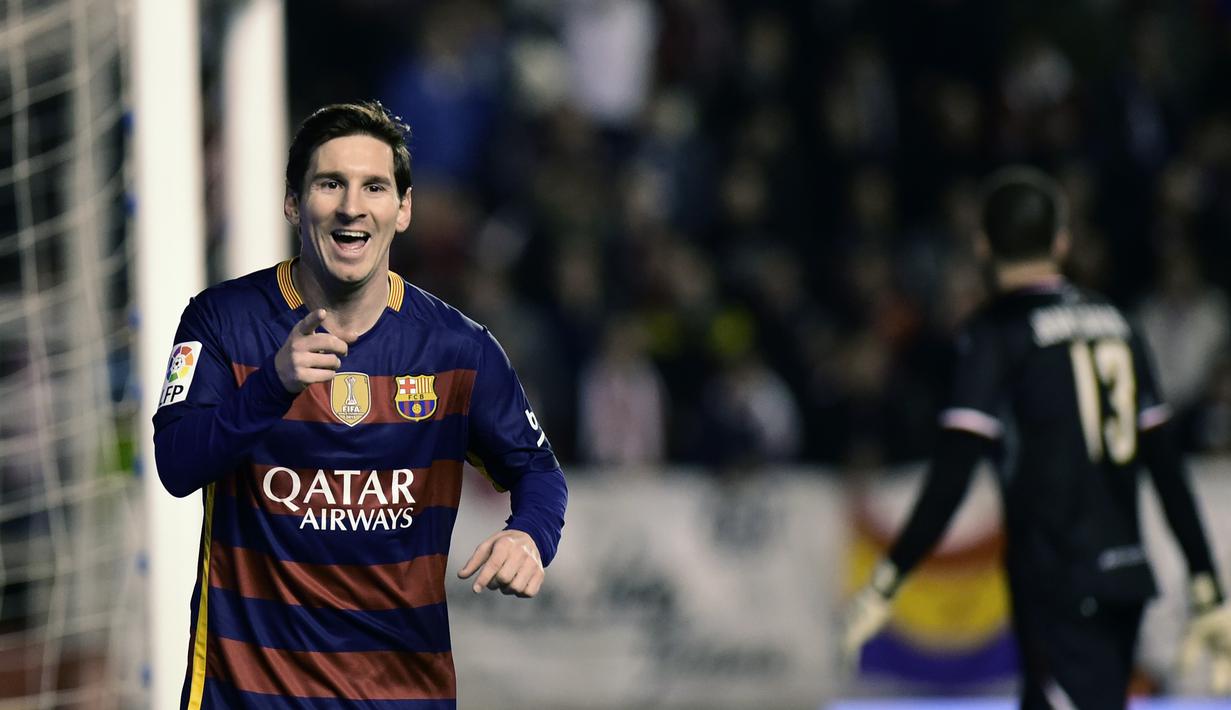 Lionel Messi mencetak hat-trick saat membawa Barcelona menang 5-1 atas Rayo Vallecano pada laga La Liga, di Estadio del Rayo Vallecano, Madrid, Jumat (4/3/2016) dini hari WIB. (AFP/Pierre-Philippe Marcou)