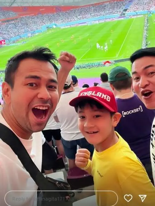 6 Potret Raffi Ahmad Nonton Langsung Piala Dunia, Rafathar Senang Inggris Menang