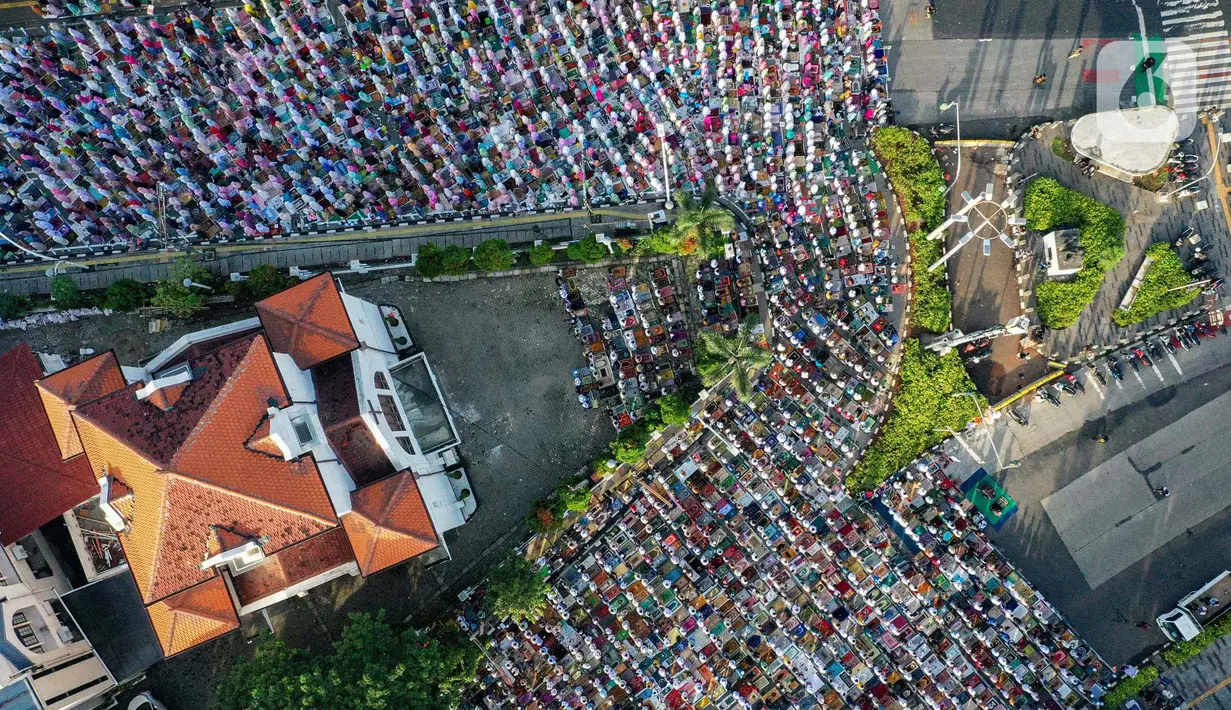 Umumnya, Salat Id diselenggarakan di tempat terbuka. (Liputan6.com/Angga Yuniar)