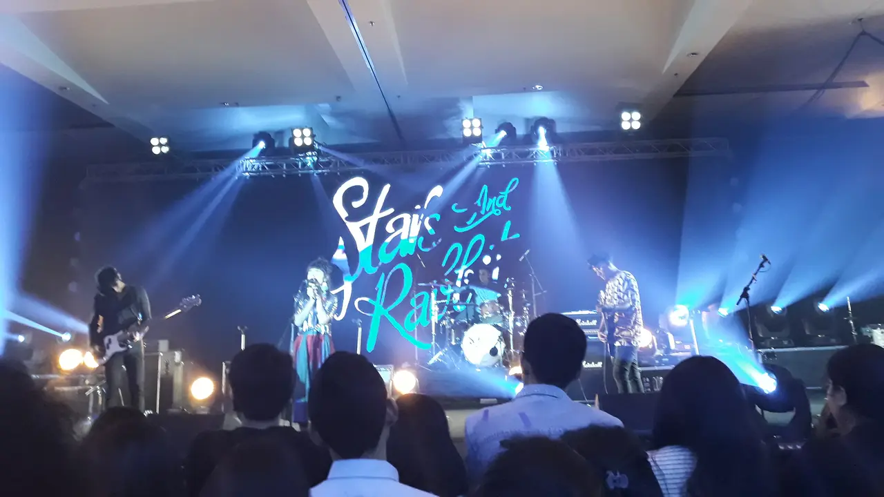 Rendy Pandugo dan Dipha Barus merupakan musisi yang memeriahkan Noice Fest 2017