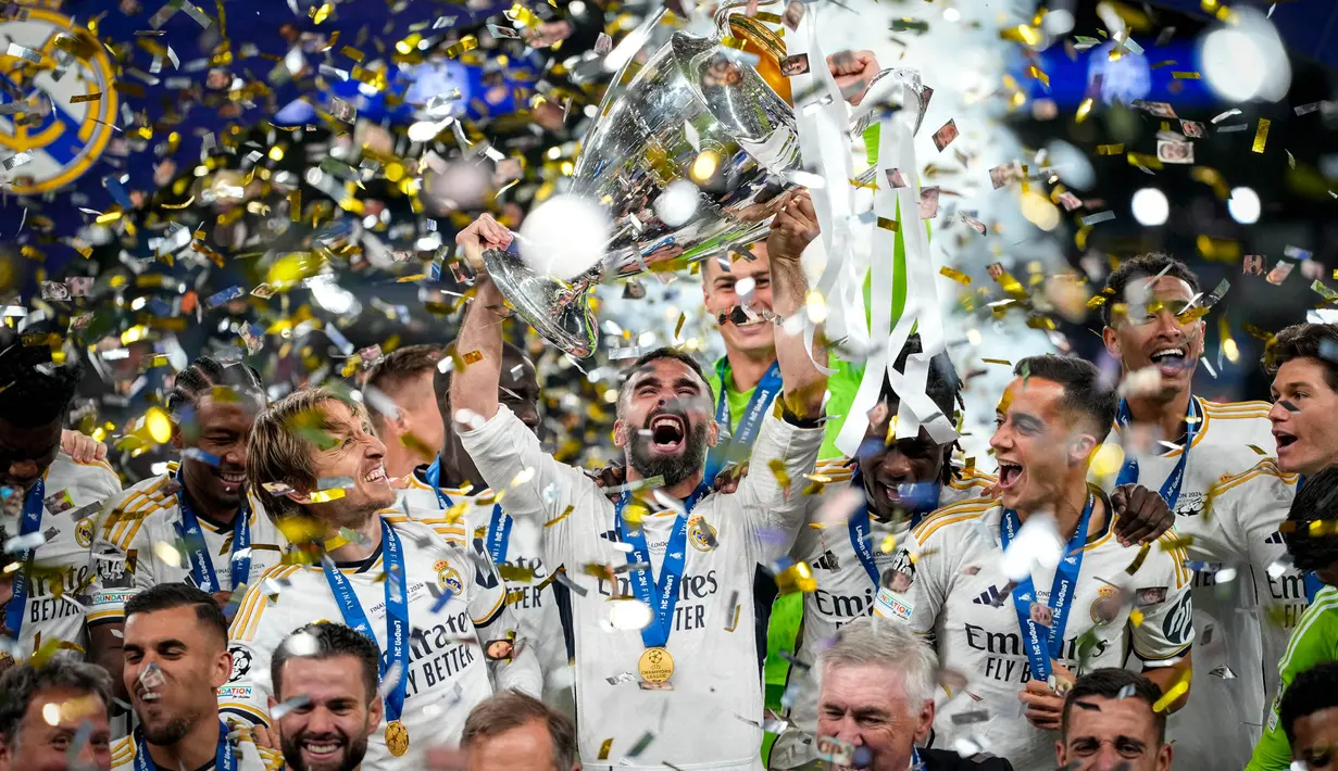Para pemain Real Madrid merayakan gelar juara Liga Champions usai mengalahkan Borussia Dortmund di stadion Wembley di London, Sabtu, 1 Juni 2024. (AP Photo/Kirsty Wigglesworth)