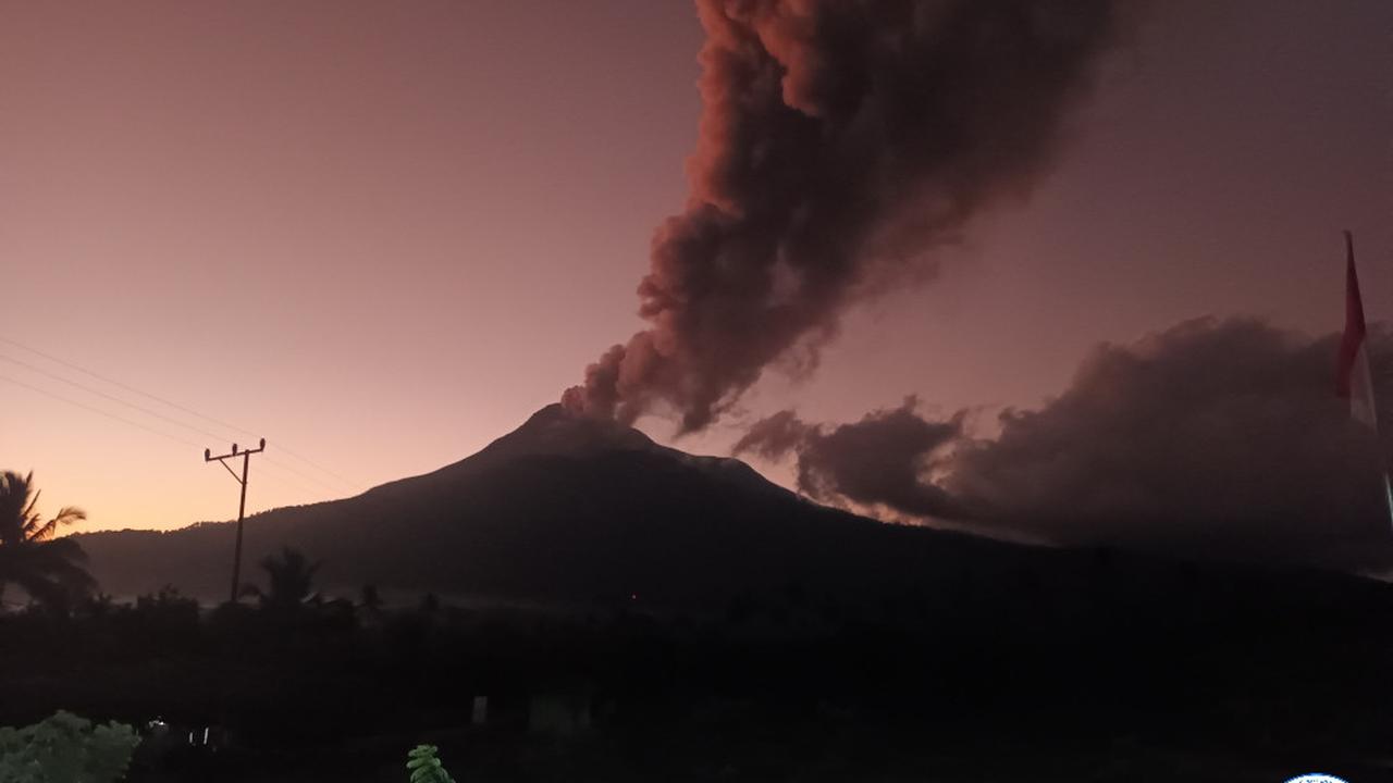 Gunung Lewotobi Laki-laki