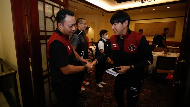 Chef de Mission (CdM) Kontingen Indonesia, Ferry Kono melepas keberangkatan Timnas Indonesia U-23 ke SEA Games 2021.