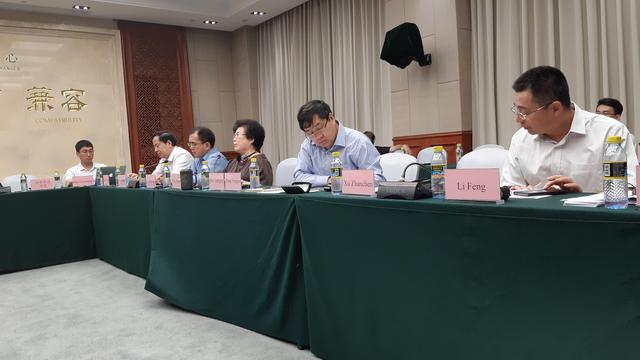 Diskusi singkat dengan perwakilan dari China Center for International Economic Exchanges di Beijing. (Liputan6.com/Tanti Yulianingsih)