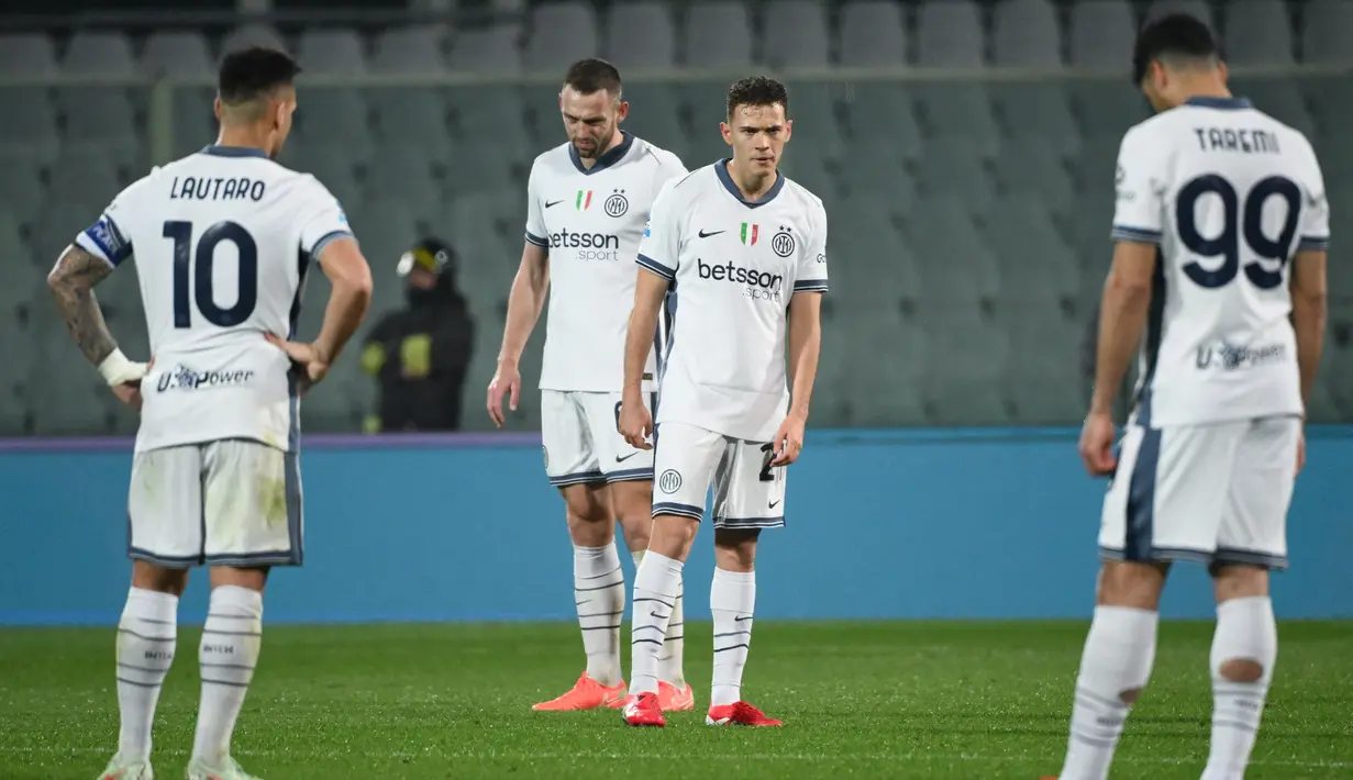 Hasil ini membuat Inter Milan gagal menempel Napoli di papan atas klasemen Liga Italia. Inter tertahan di peringkat 2 dengan 51 poin, di bawah Napoli dengan 54 poin. Sementara Fiorentina naik ke posisi empat denagn 42 poin. (AFP/Alberto Pizzoli)