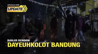Banjir menerjang permukiman warga di sejumlah RW di Desa Dayeuhkolot, Kecamatan Dayeuhkolot, Kabupaten Bandung, Jumat (7/10/2022). Ketinggian air dilaporkan hingga mencapai 70 sentimete. Berdasarkan kaji cepat petugas Badan Penanggulangan Bencana Dae...