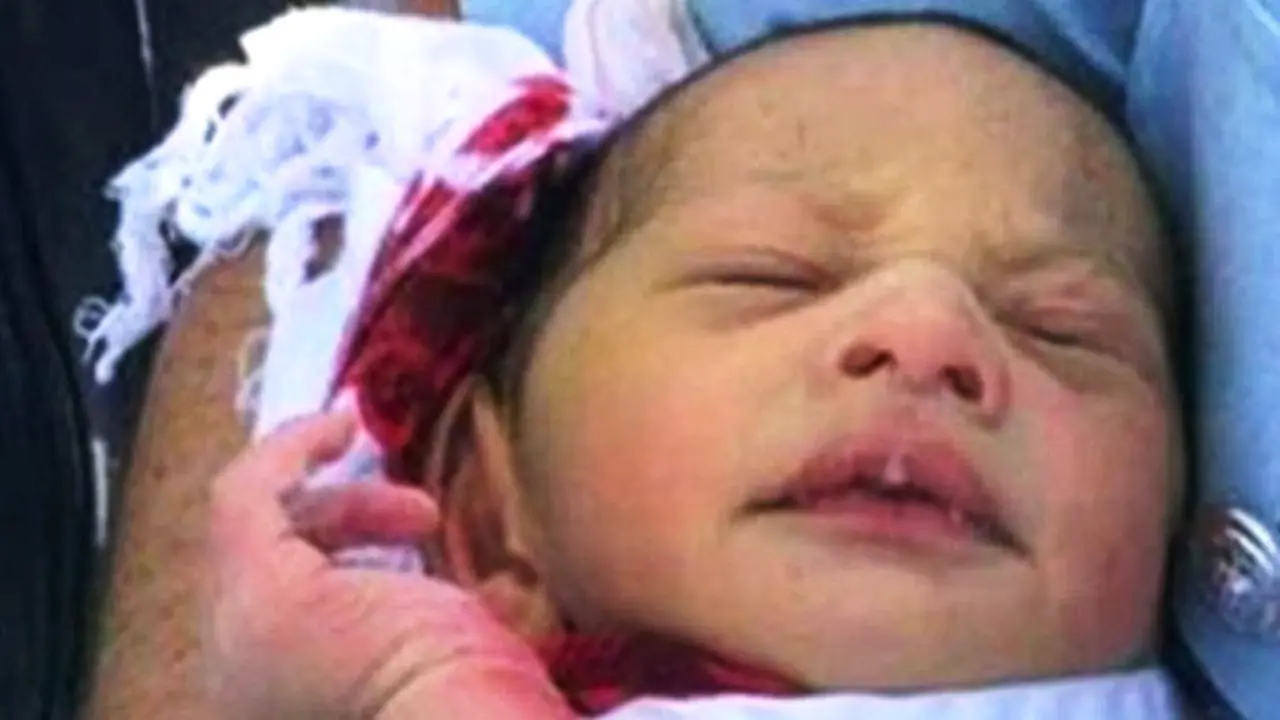 Bayi malang yang dibuang di selokan Australia. (CNN)