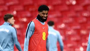 Striker Timnas Inggris, Marcus Rashford, sedang melakukan latihan di Stadion Wembley dalam persiapan melakukan pertandingan persahabatan internasional melawan Uruguay dan Jepang di FIFA Matchday Maret 2026. (Henry NICHOLLS / AFP)