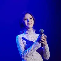 "Aku yakin kalian dikejutkan dengan berita yang tiba-tiba, tetapi aku harap kalianakan mendukung kami agar menjalani kehidupan yang baik dan merayakan momen ini bersama," jelasnya. (Foto: koreaboo.com)