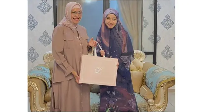 6 Potret Laudya Cynthia Bella Pulang Kampung ke Padang, Asyik Kulineran