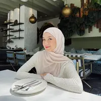 Ilustrasi hijab nude ala Nashwa Zahira/https://www.instagram.com/shireeenz/Fimela.com