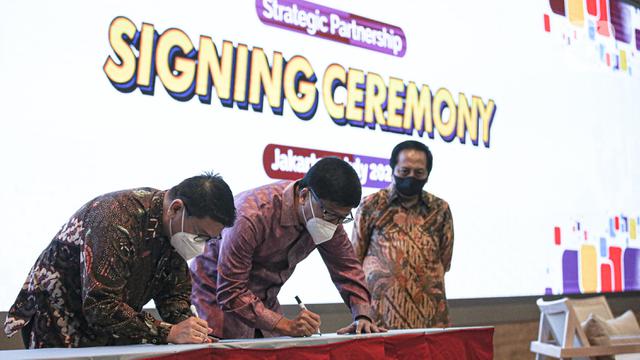 Vidio mengumumkan kerja sama strategis dengan penyedia layanan internet MyRepublic dan Smartfren. Kerja sama strategis itu ditunjukkan lewat penandatangan nota kesepahaman yang dilakukan dua perusahaan.