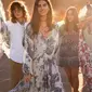 H&M merilis koleksi hasil kolaborasi dengan desainer fesyen berkelanjutan, Sabyasachi Mukherjee. (dok. Instagram @hm/https://www.instagram.com/p/CSdxnhBqo6L/)