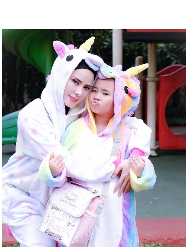 Jarang Tersorot, Ini 7 Momen Manis Angel Lelga dan Sang Putri
