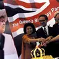 Sejumlah Menteri Kabinet Indonesia Bersatu bersama Dubes Inggris Martin Hatfull menghadiri malam perayaan ulang tahun Ratu Inggris Queen Elizabeth II di Jakarta, Rabu (9/6). (Antara)