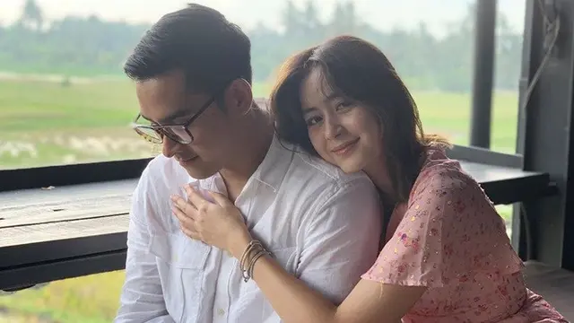 Dapat Porsche saat Ulang Tahun, Ini 7 Potret Mesra Laura Theux dan Sang Kekasih