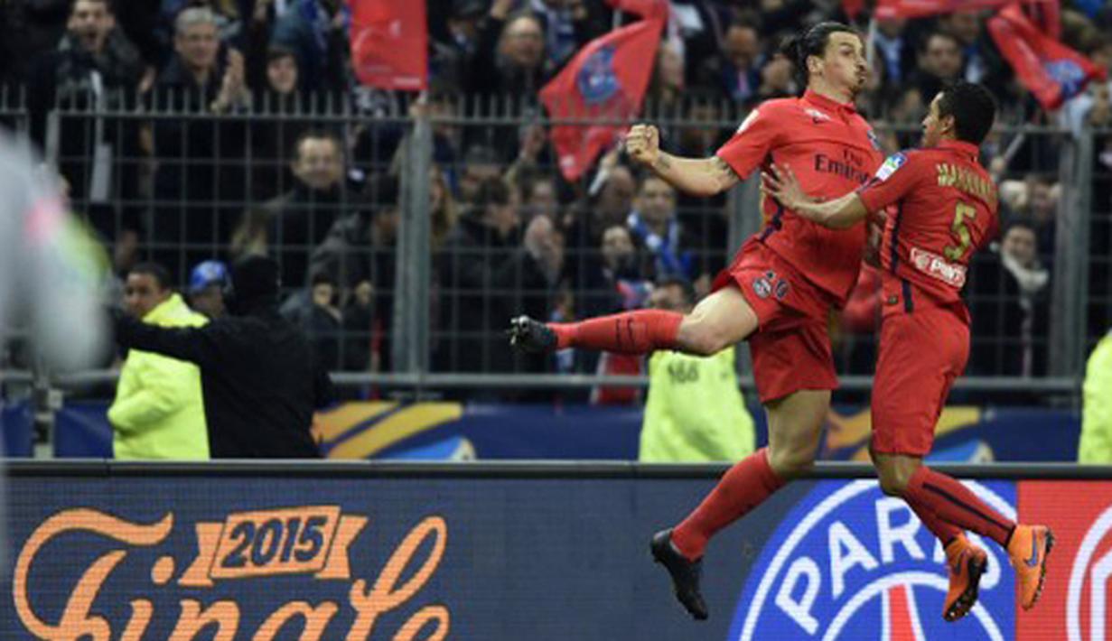 Zlatan Ibrahimovic merayakan gol yang dicetaknya ke gawang Bastia