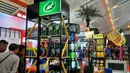 Berbagai produk pembersih kendaraan bisa anda temukan di IIMS 2023. Mulai dari sabun, lap microfiber, lap chamois, cairan wax, pengkilat, pembersih interior, pembersih mesin, hingga waterless wash. Selain itu, pengharum mobil dengan berbagai macam aroma juga bisa dibeli oleh pengunjung di IIMS 2023.
