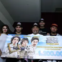 Film Warkop DKI Reborn Part 1 mulai ditayangkan di bioskop pada 8 September 2016. Antusias masyarakat yang tinggi pada film itu juga diwarnai dengan ulah oknum yang melakukan live streaming. (Nurwahyunan/Bintang.com)