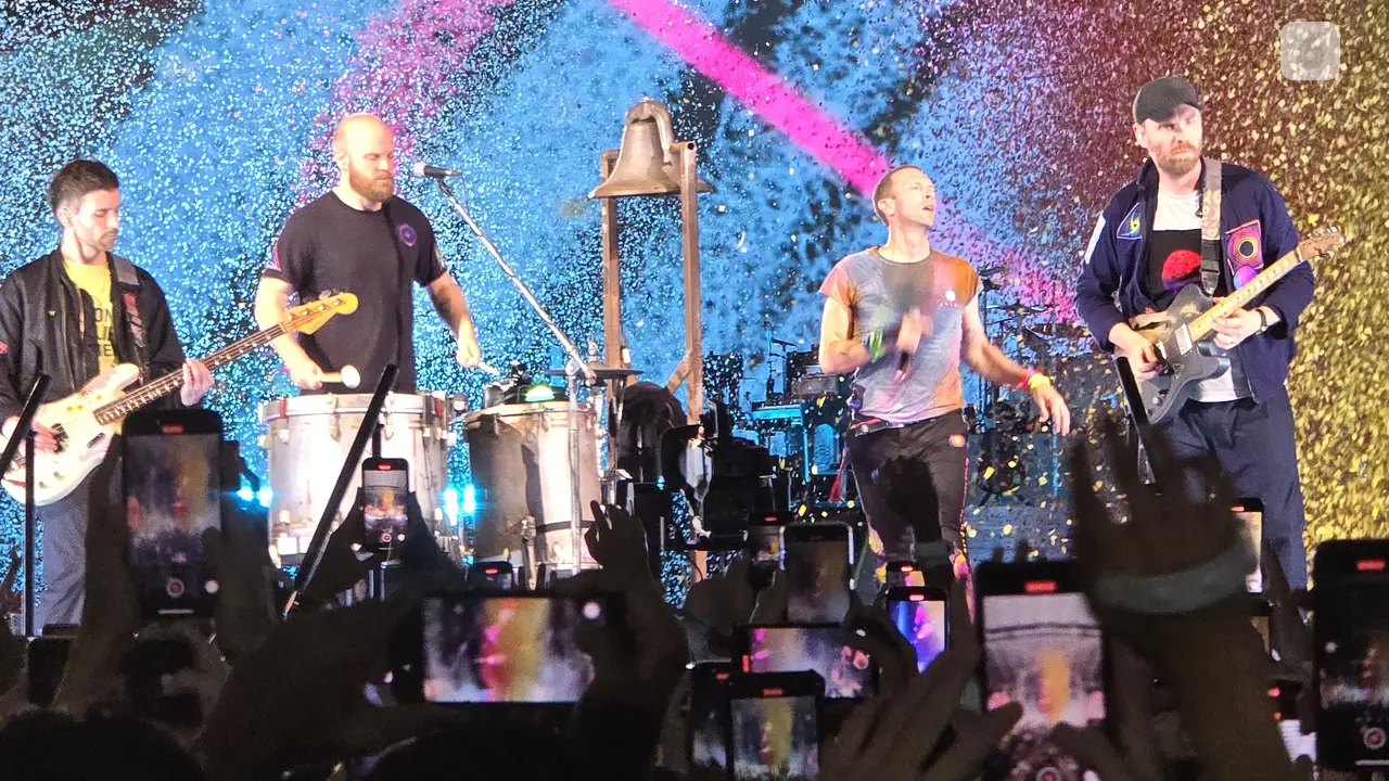 Mengabadikan konser Coldplay di Singapura menggunakan kamera Samsung Galaxy S24 Ultra