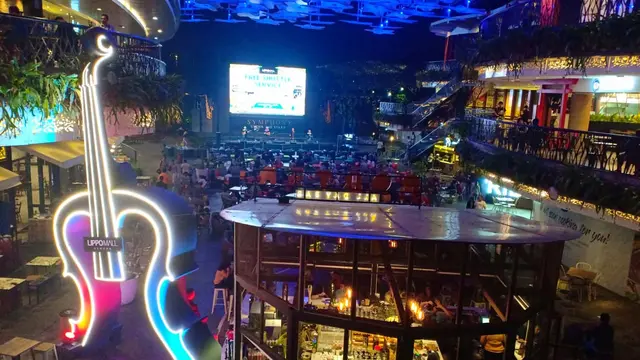 Orkestra Berkelas Bawakan Lagu Soundtrack Film di Pusat Perbelanjaan