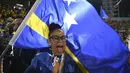 Timnas Curacao hanya terpaut satu poin dari Jamaika yang berada di peringkat kedua. Tampak dalam foto, suporter Timnas Curacao merayakan hasil imbang melawan Jamaika pada Grup B Kualifikasi Piala Dunia 2026 zona CONCACAF di Independence Park Stadium, Jamaika pada 18 November 2025. (Ricardo MAKYN/AFP)