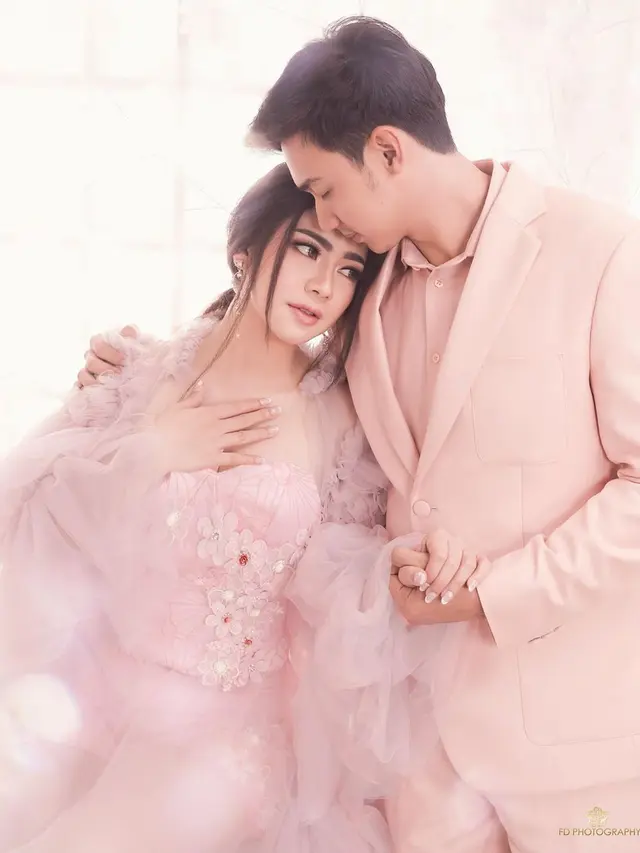 Immanuel Caesar Hito dan Felicya Angelista. (Foto: Fandy Susanto, Instagram @fdphotography90)