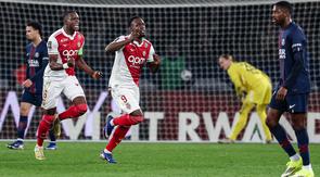 Paris Saint-Germain harus menelan pil pahit saat menjamu Monaco dalam laga lanjutan Liga Prancis 2025/2026 di Parc des Princes, Paris, Prancis, Jumat (06/03/2026) waktu setempat. Mereka kalah dengan skor 1-3 dari tim tamu. (AFP/Franck Fife)