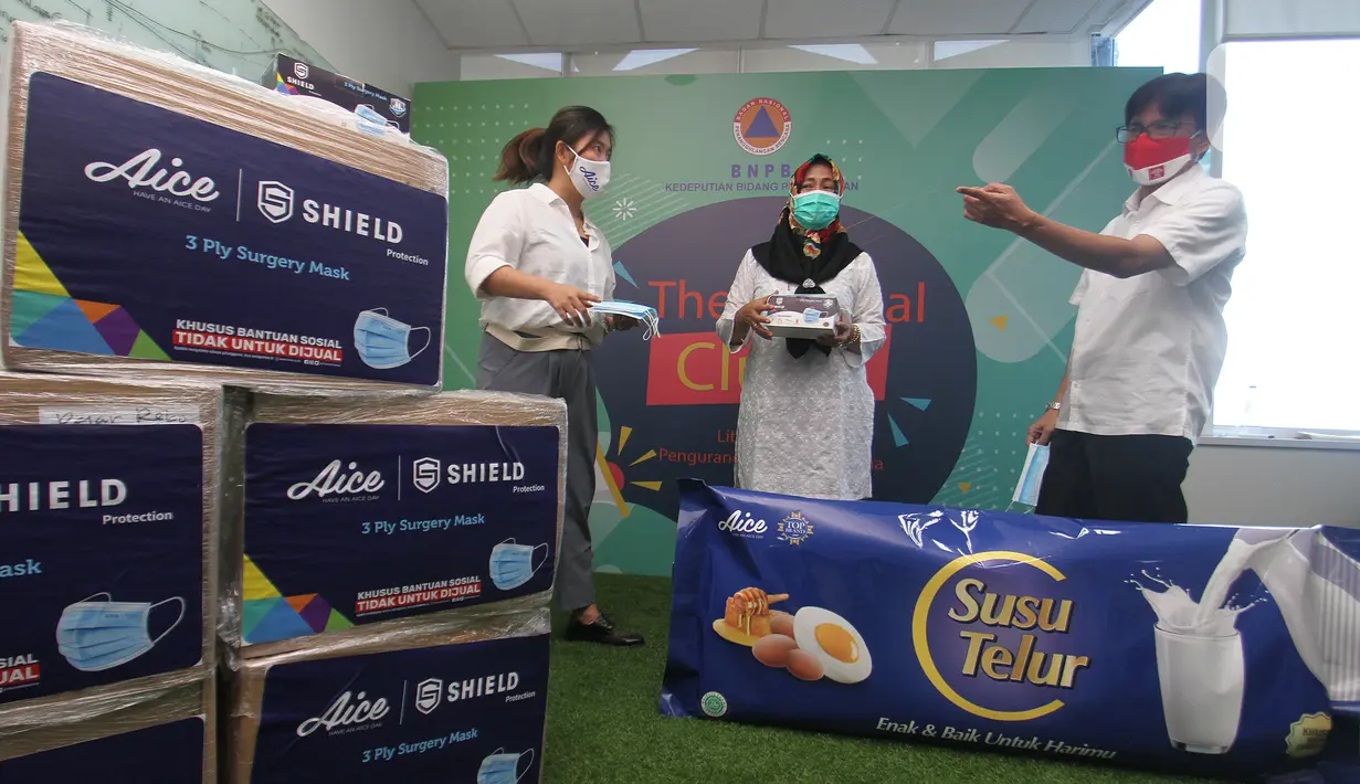 Aice Group dan GP Ansor memberikan donasi masker melalui BNPB di Jakarta, Rabu (16/9/2020). Donasi masker guna persiapan Kampanye Sejuta Masker Untuk Indonesia sekaligus penyerahan es krim ke sejuta di seluruh 14 titik rumah sakit dan instalasi peristirahatan tenaga medis. (Liputan6.com/HO/Agus)