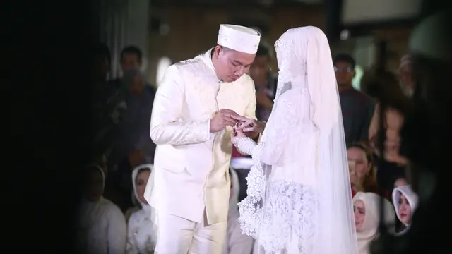 [Bintang] Vicky Prasetyo dan Angel Lelga